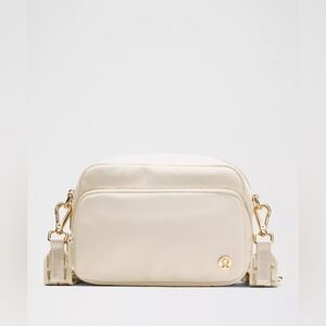 NWT Lululemon Everywhere Crossbody bag monogram